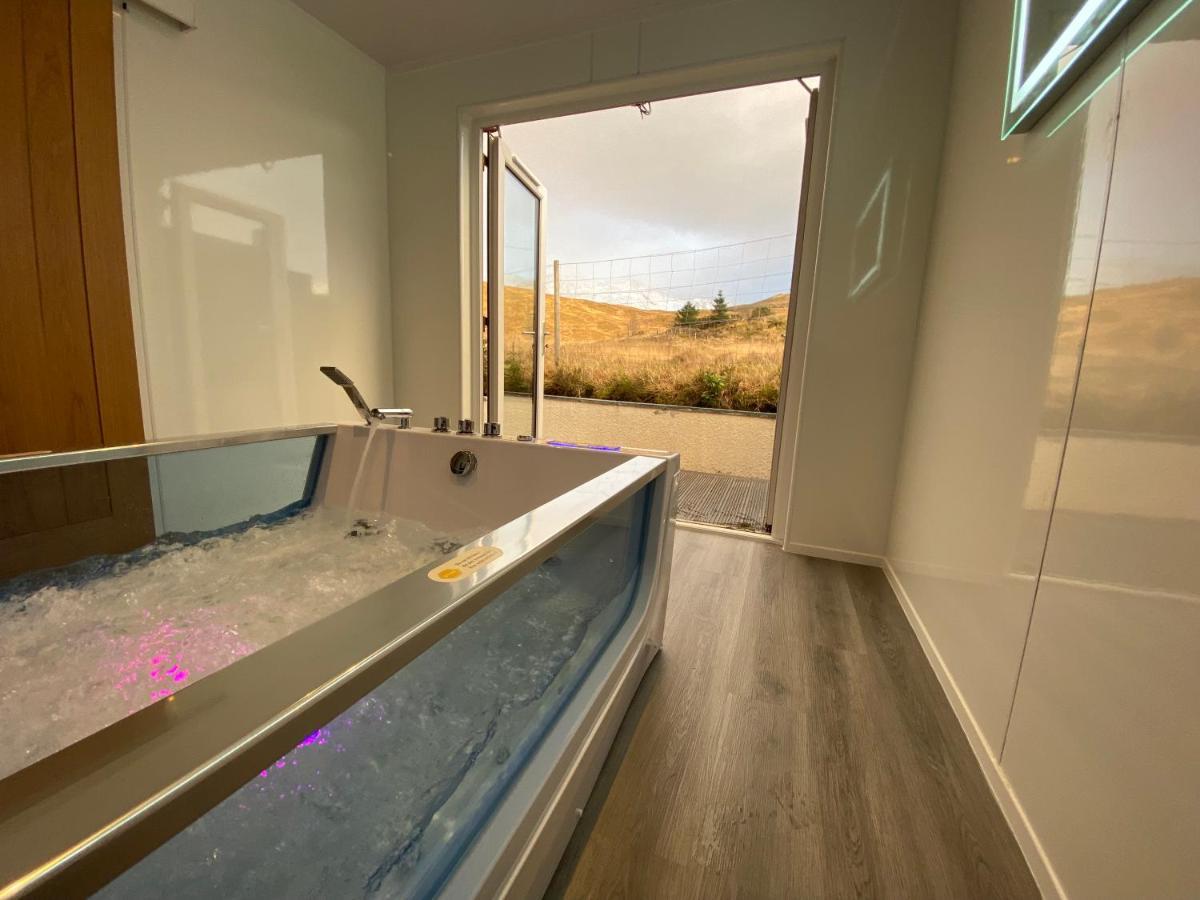 Highland Stays - Ben View Room & Jacuzzi Bath Fort William Exterior photo